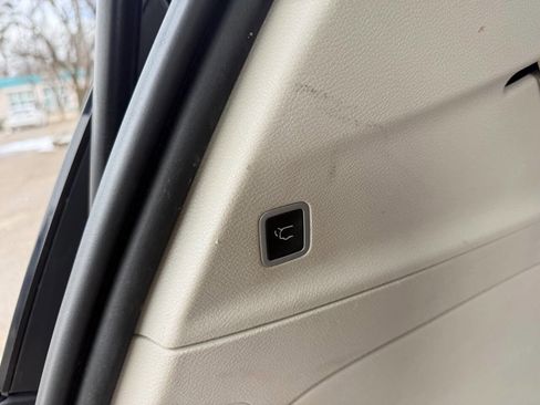 Used 2020 Chrysler Pacifica Touring-L image 28