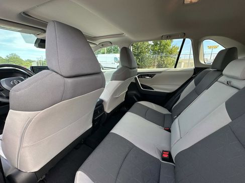 Used 2020 Toyota RAV4 XLE image 19
