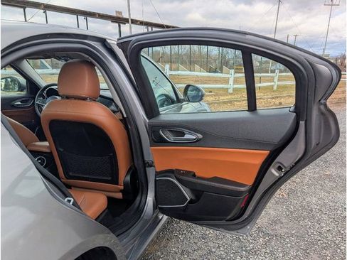 Used 2019 Alfa Romeo Giulia Sprint w/ Cold Weather Package image 12