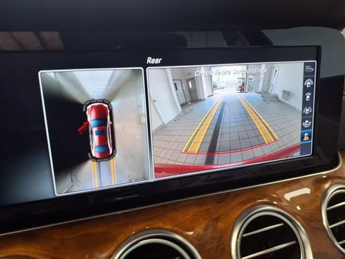Used 2017 Mercedes-Benz E 300 4MATIC image 12
