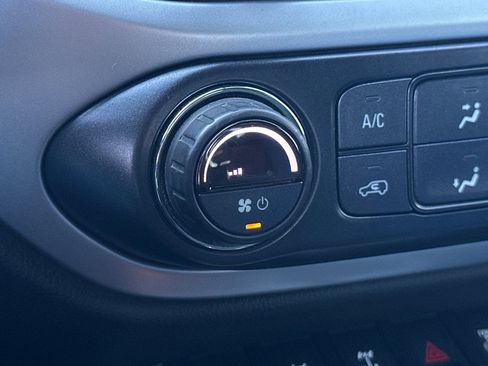 Used 2019 Chevrolet Colorado ZR2 image 27