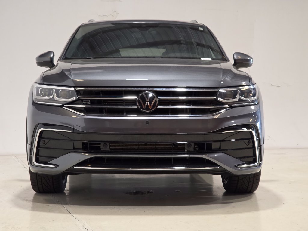 Used 2024 Volkswagen Tiguan SEL R-Line AWD/4WD image 2