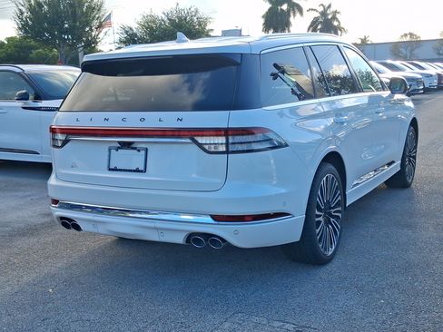 Certified 2023 Lincoln Aviator Black Label w/ Class IV Trailer Tow Package AWD/4WD image 4