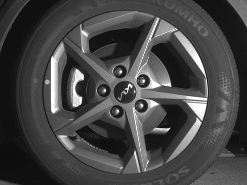 Used 2025 Kia K4 LXS image 12