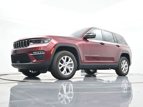 Used 2022 Jeep Grand Cherokee Limited image 32