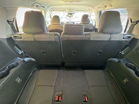 Used 2021 Toyota Highlander LE image 30