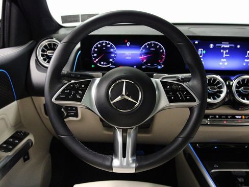 Certified 2025 Mercedes-Benz GLB 250 4MATIC image 14