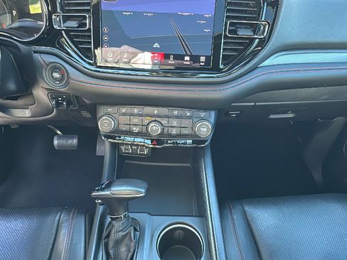 Used 2024 Dodge Durango GT image 21