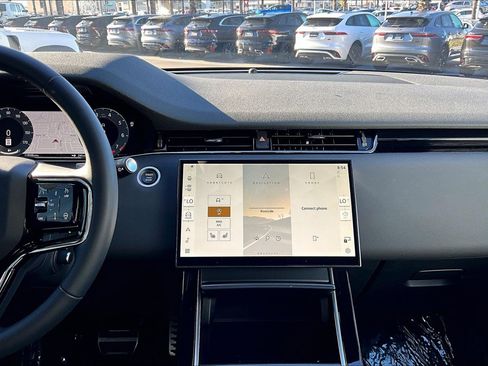 Used 2025 Land Rover Range Rover Evoque Dynamic SE image 6