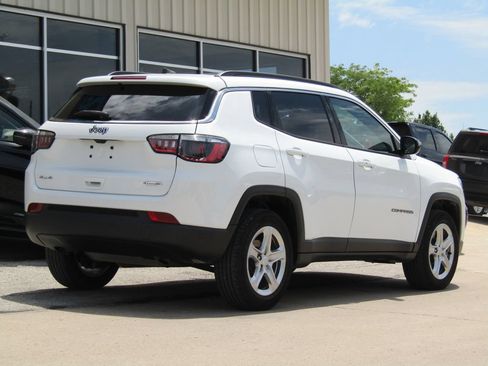 Used 2024 Jeep Compass Latitude AWD/4WD image 3