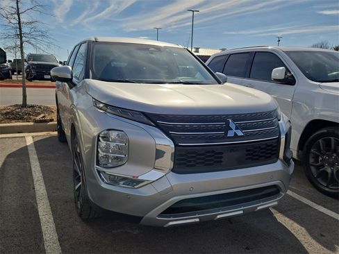 Used 2024 Mitsubishi Outlander SE image 4