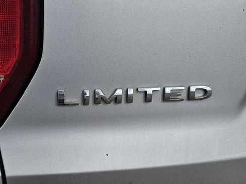 Used 2019 Ford Explorer Limited w/ Limited Luxury Package image 12