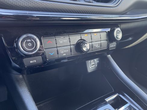 Used 2024 Jeep Compass Latitude w/ Altitude Special Edition image 27