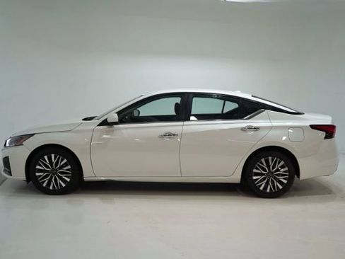 Used 2023 Nissan Altima 2.5 SV image 4