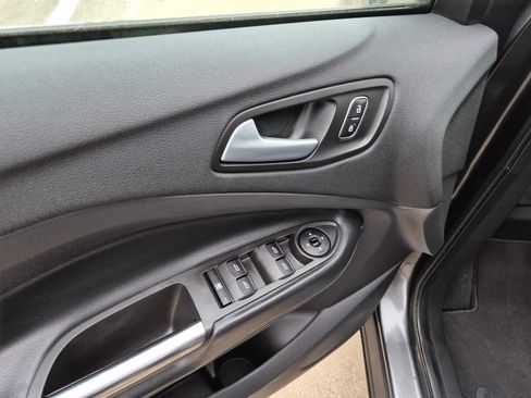 Used 2018 Ford Escape SE FWD image 12