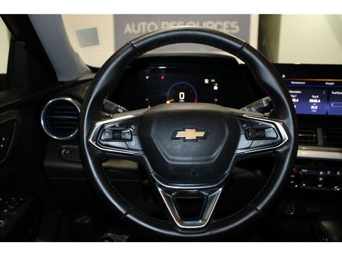 Used 2025 Chevrolet Trax LT w/ LT Convenience Package image 28