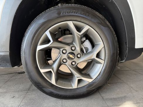 Used 2025 Chevrolet Trax LT image 28