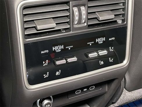 Used 2021 Porsche Macan image 23