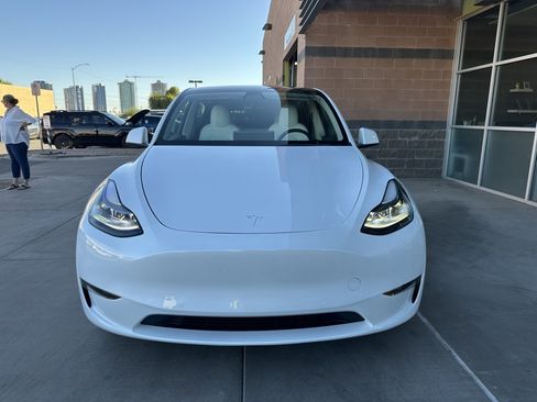 Used 2022 Tesla Model Y Performance image 8