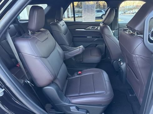 Used 2025 Ford Explorer Platinum image 13