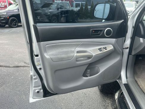 Used 2010 Toyota Tacoma PreRunner RWD image 21