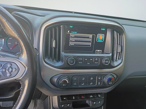 Used 2017 Chevrolet Colorado Z71 AWD/4WD image 13