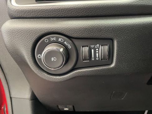 New 2026 Chrysler Pacifica Select image 13