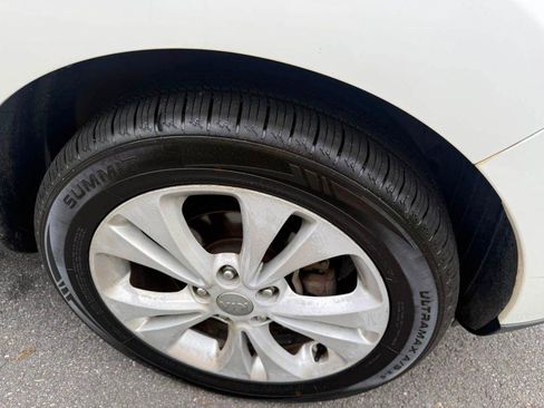 Used 2014 Kia Soul + FWD image 32