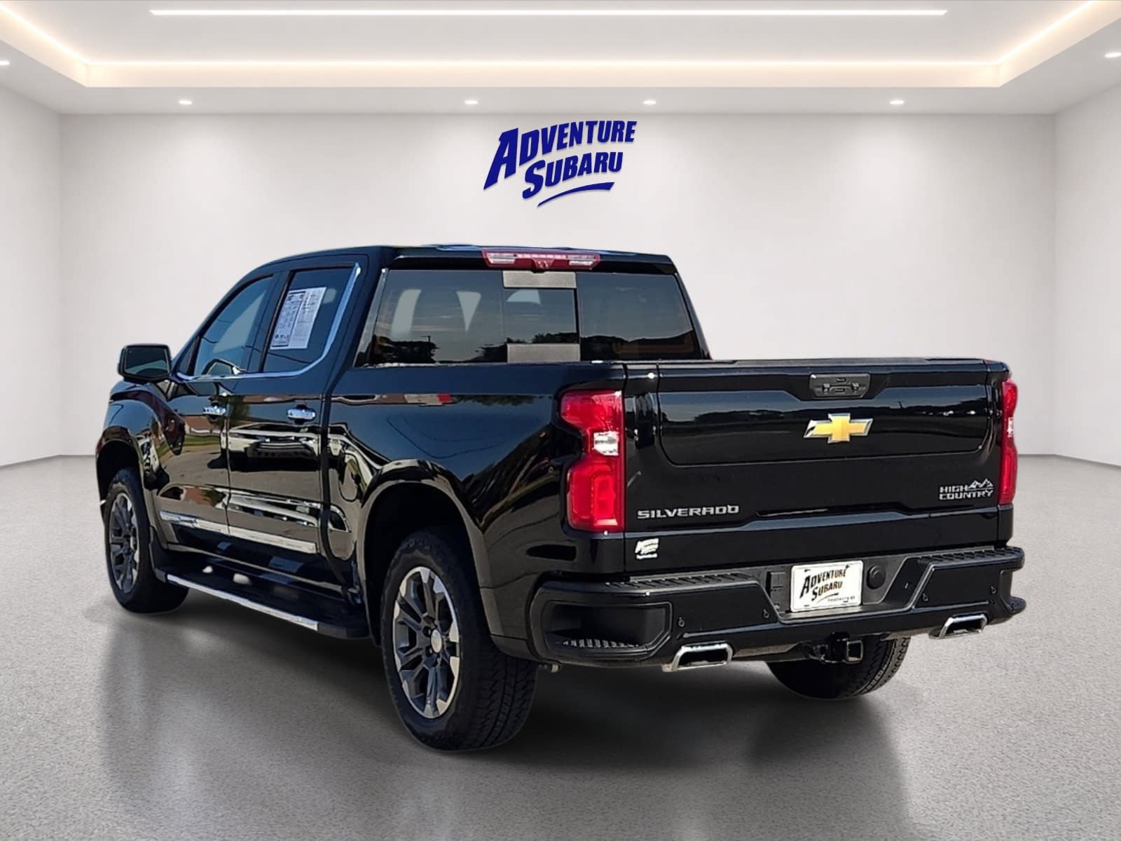 Used 2023 Chevrolet Silverado 1500 High Country w/ Technology Package AWD/4WD image 5
