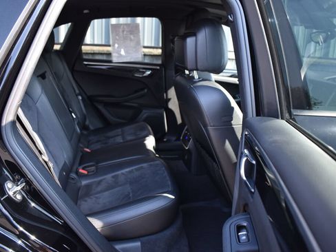 Used 2017 Porsche Macan AWD/4WD image 22