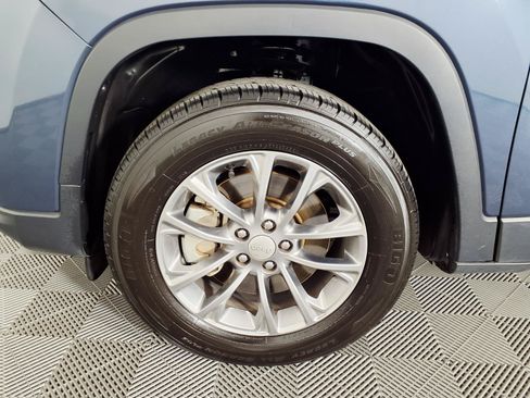 Used 2020 Jeep Cherokee Latitude Plus AWD/4WD image 7