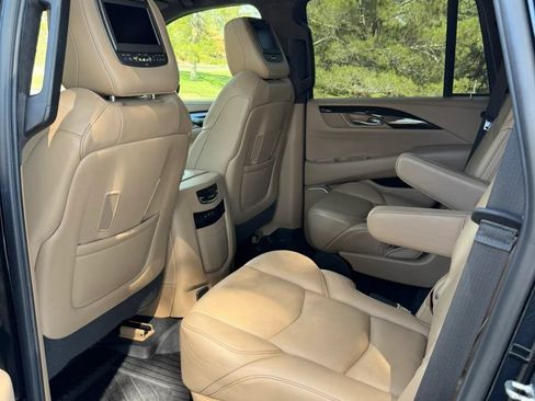 Used 2019 Cadillac Escalade Platinum AWD/4WD image 13