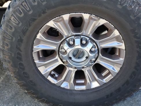 Used 2019 Ford F250 XLT w/ XLT Premium Package AWD/4WD image 7