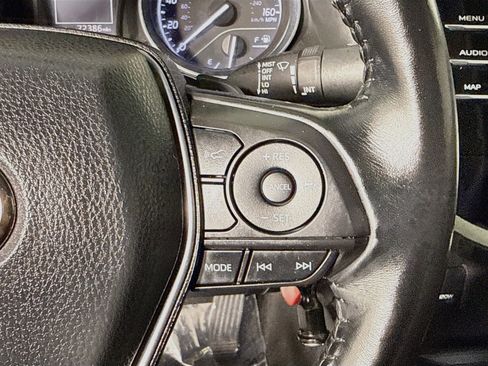 Used 2020 Toyota Camry SE FWD image 15