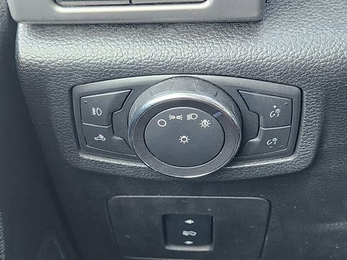 Used 2016 Ford F150 Platinum w/ Equipment Group 701A Luxury image 23