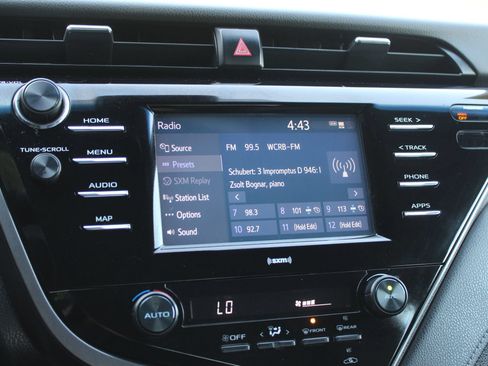 Used 2020 Toyota Camry SE FWD image 31