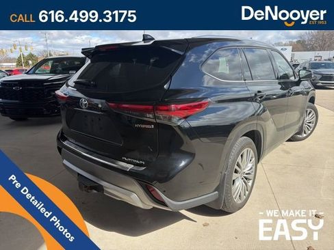 Used 2023 Toyota Highlander Platinum image 5