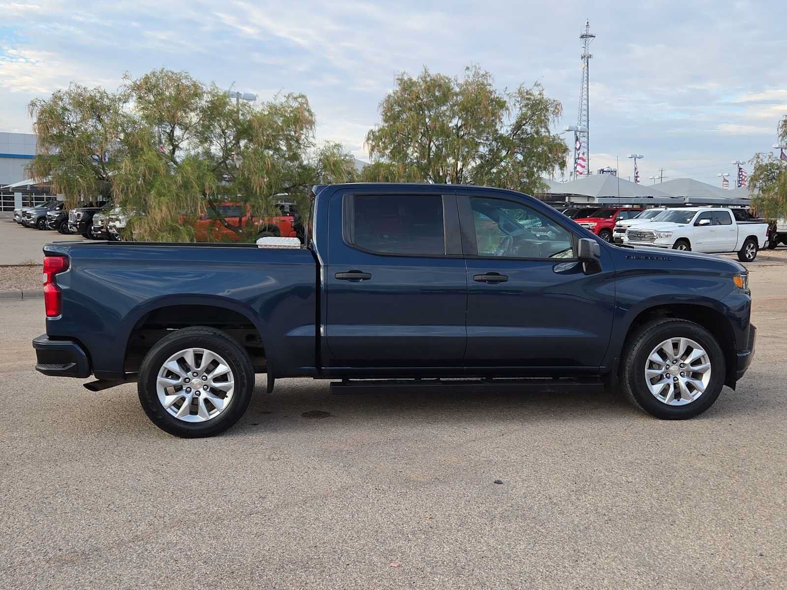 Used 2020 Chevrolet Silverado 1500 Custom w/ Custom Value Package RWD image 9
