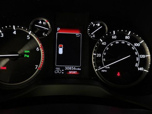 Used 2022 Lexus GX 460 Luxury w/ Sport Design Package image 19