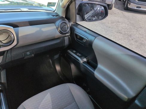 Used 2020 Toyota Tacoma SR5 RWD image 17