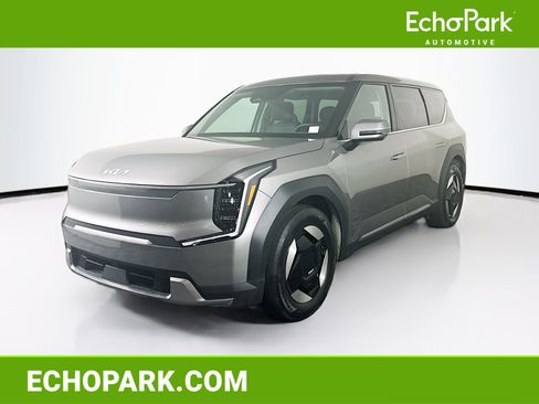 Used 2024 Kia EV9 Light RWD image 1
