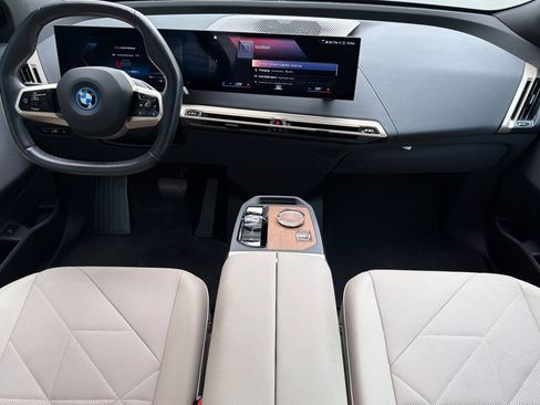Used 2023 BMW iX xDrive50 w/ Premium Package image 17
