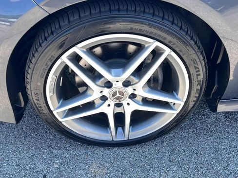 Used 2015 Mercedes-Benz E 400 Sedan w/ Driver Assistance Package image 11