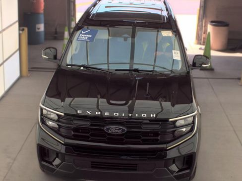 Used 2025 Ford Expedition Active AWD/4WD image 7
