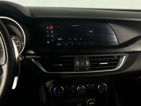 Used 2023 Alfa Romeo Stelvio Sprint image 19
