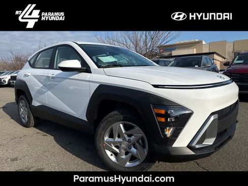 New 2026 Hyundai Kona SE image 1