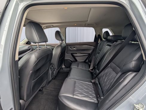 Used 2022 Nissan Rogue Platinum w/ Head-Up Display Package image 13