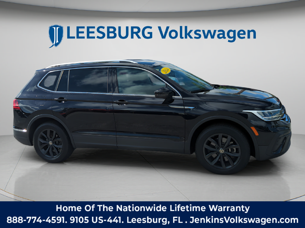 Used 2024 Volkswagen Tiguan SE FWD image 2