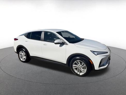 Used 2025 Buick Envista Preferred image 2