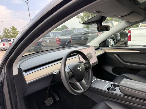 Used 2023 Tesla Model Y AWD image 6